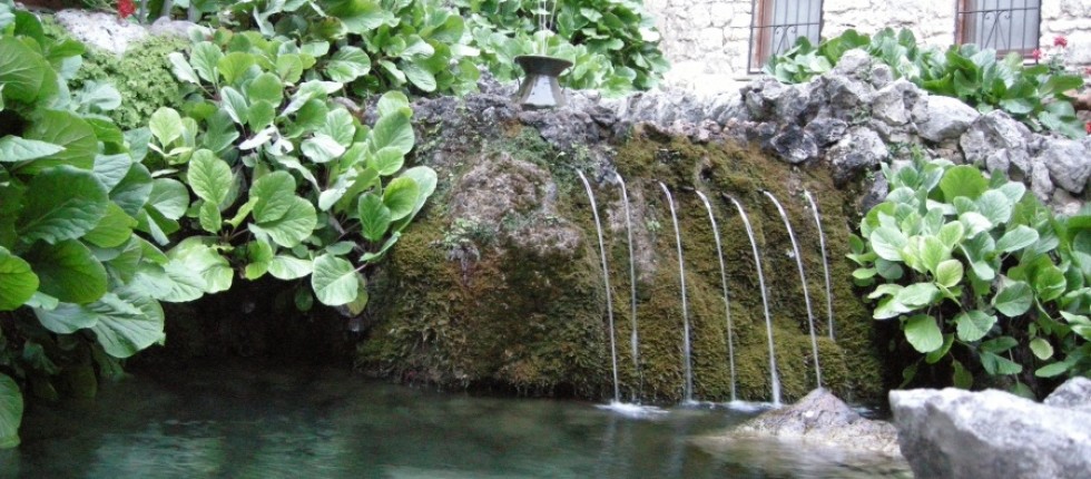 Sorgente di acqua oligominerale naturale povera di sodio e nitrati che la rendono una delle acque più pure del territorio